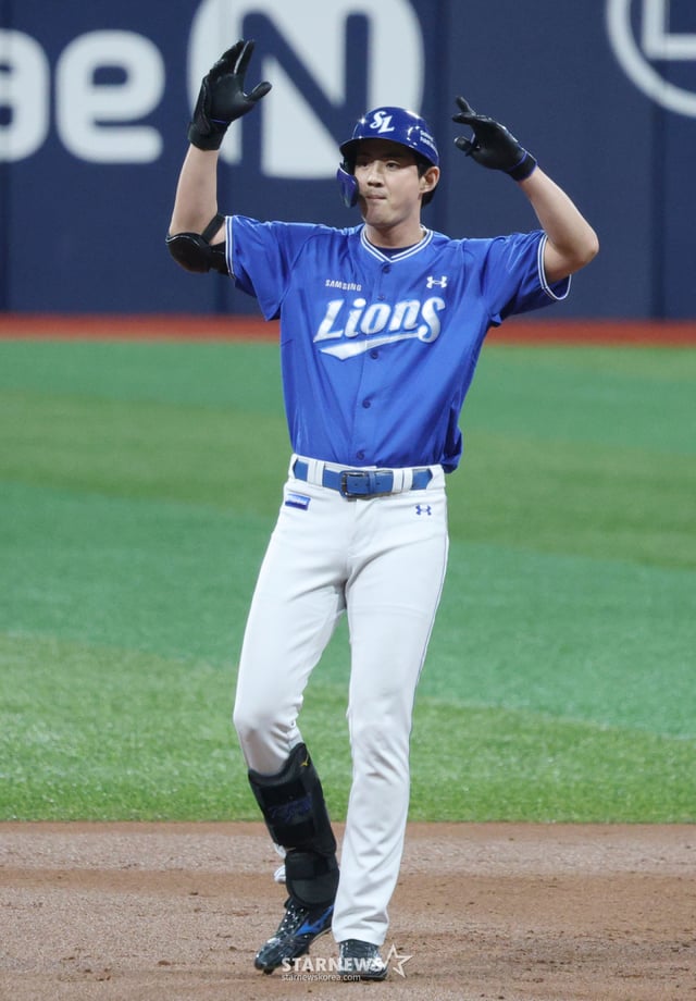 The 2026 Shinhan SOL KBO League match between the Kiwoom Heroes and Samsung Lions was held on the 27th at Gocheok Sky Dome in Seoul. Samsung's Koo Ja-wook is shown performing a celebration after hitting a two-run double over the fence with one out and a runner on first base in the top of the 1st inning. /Photo=Senior reporter Kim Jin-kyung kim.jinkyung@
