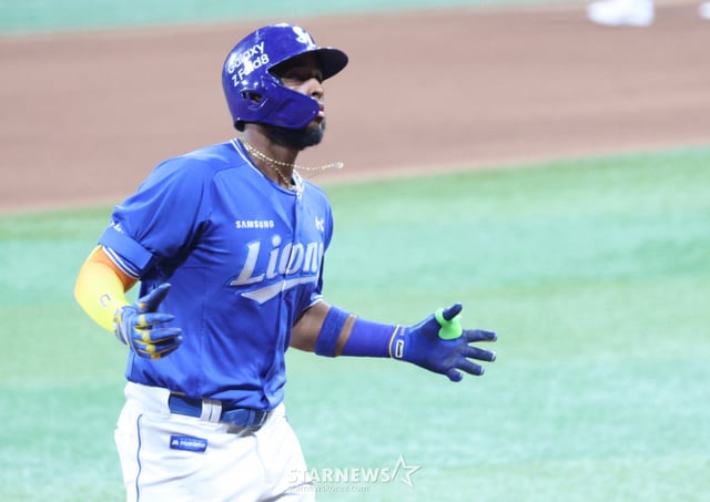 2026 신한 SOL KBO리그 키움 히어로즈 대 삼성 라이온즈 경기가 27일 서울 고척스카이돔에서 열렸다. 삼성 디아즈가 6회초 2사 만루에서 만루 홈런을 날리고 홈인하고 있다. /사진=김진경 kim.jinkyung@