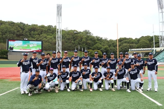 한국 U-18 야구 국가대표팀이 27일 울산 문수야구장에서 열린 울산 웨일즈와 평가전을 앞두고 기념사진을 촬영했다. /사진=대한야구소프트볼협회 제공