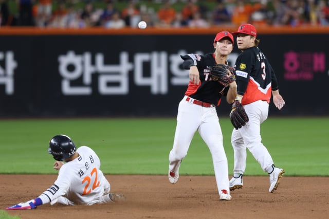 KIA 타이거즈 내야수 정현창(가운데). /사진=KIA 타이거즈 제공