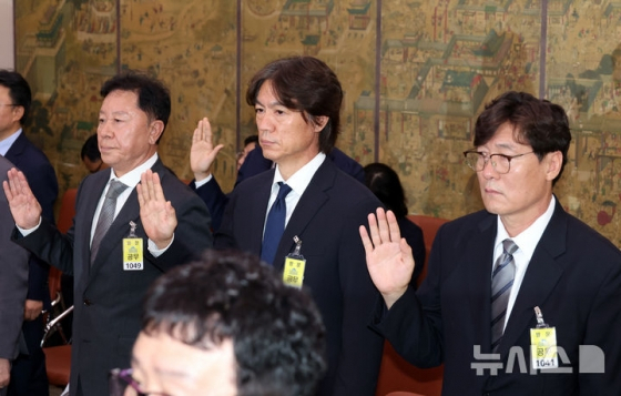 왼쪽부터 정해성 전 전력강화위원장, 홍명보 전 대한민국 축구 국가대표팀 감독, 이임생 전 대한축구협회 기술총괄이사. /사진=뉴시스