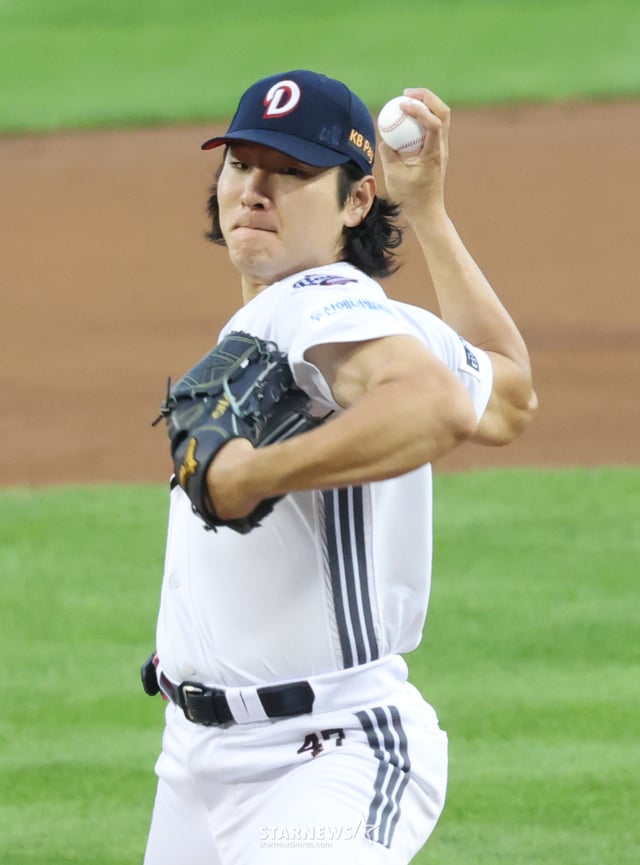 El partido de la Liga KBO Shinhan SOL 2026 entre Doosan Bears y Lotte Giants se celebró el 23 en el estadio de béisbol Jamsil de Seúl. El lanzador abridor de Doosan, Kwak Bin, realiza una gran actuación. /Foto=Kim Jin-kyung kim.jinkyung@