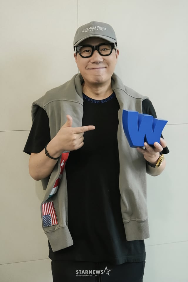 Wave《血战X》主持人李尚敏于21日摆出姿势,准备接受轮次采访。/图片提供=Wave /2026.08.21 /图片=金辉善 (Kim Hwi-seon) hwijpg@