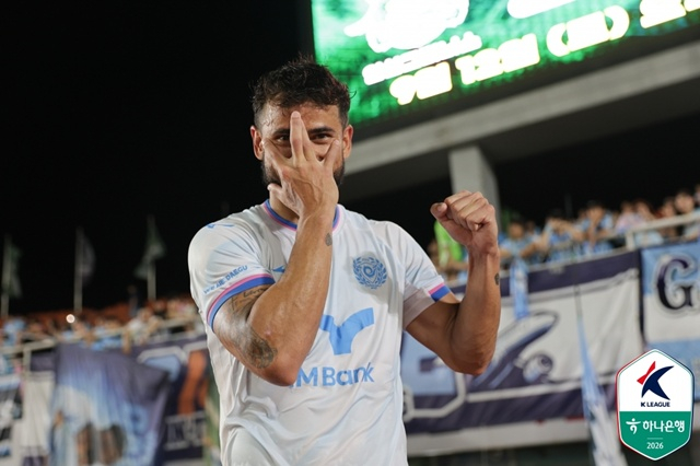 La celebración del gol de Se Jung-ya. /foto=Federación Coreana de Fútbol Profesional