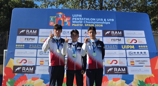 세계근대5종연맹(UIPM) 2026 근대5종 19세 이하(U19) 세계선수권대회 남자 단체전 금메달을 합작한 최지웅, 박인찬, 박세찬. /사진=대한근대5종연맹 제공