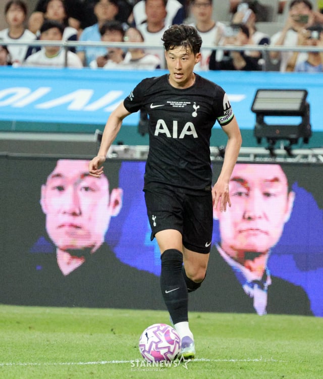 Son Heung-min attempts a side break during the '2025 Coupang Play Series match between Tottenham Hotspur and Newcastle United' held at Seoul World Cup Stadium on the 3rd, sending the ball toward the goal. August 3, 2025. /Photo=Kang Young-jo cameratalks@