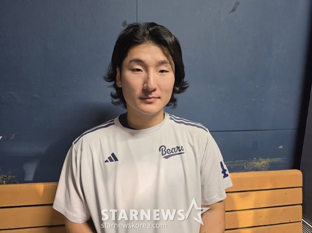 Kwak Bin, who became the winning pitcher in Kiwoom Heroes' game on the 29th, is seen giving an interview. /Photo=Reporter Park Soo-jin