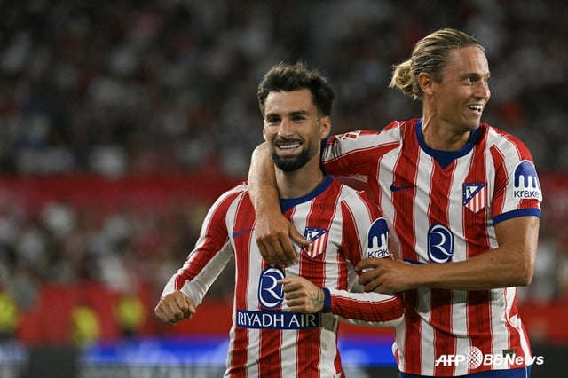 Alex Baena (en el centro) celebra tras anotar. /Foto=AFPBBNews=NEWS1
