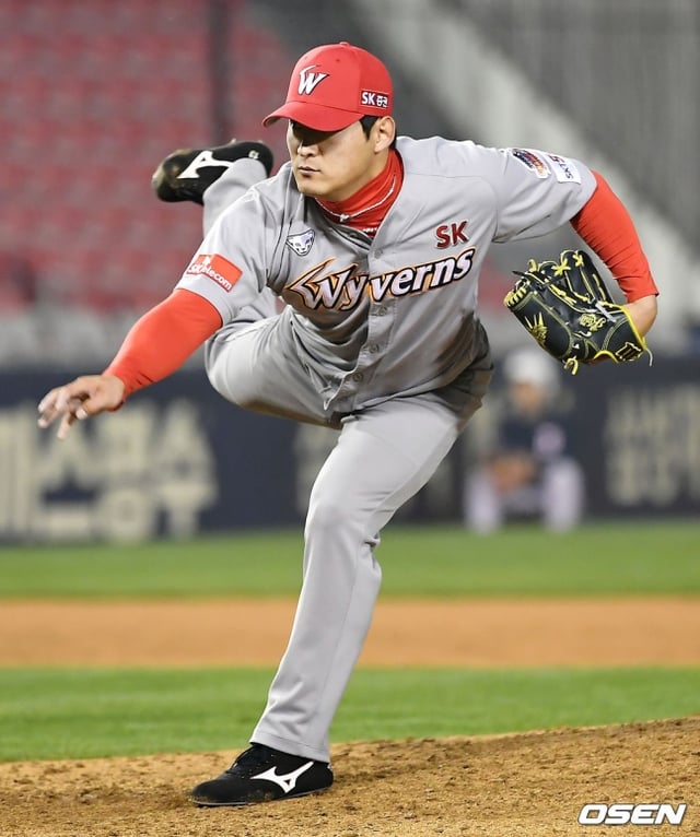 Ha Jae-hoon played as a closer during his time with SK in 2019 and even became the Saves Champion.