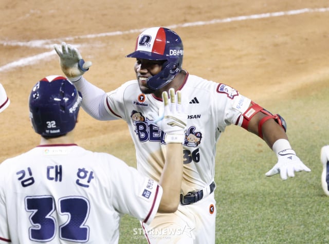 The 2026 Shinhan SOL KBO League game between the Doosan Bears and Kiwoom Heroes was held on the 30th at Seoul Jamsil Baseball Stadium. Doosan's Severino hit a two-run home run to center field in the bottom of the sixth inning with one out and a runner on first base, then crossed home plate. /Photo=Chief correspondent Kim Jin-kyung kim.jinkyung@