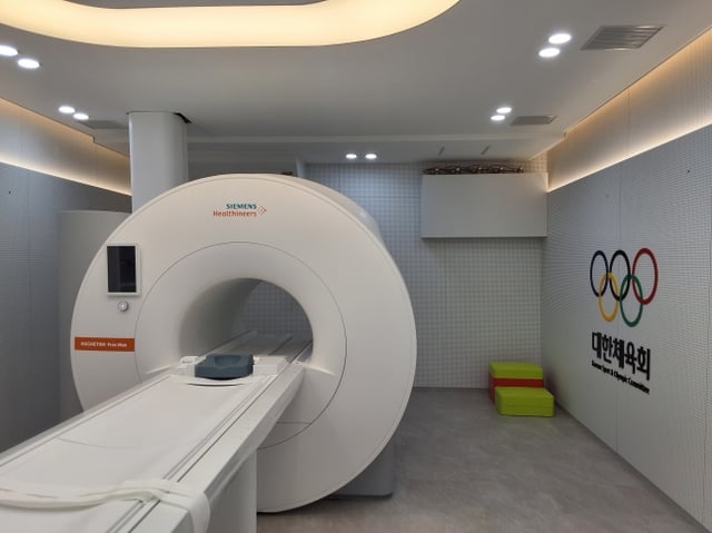 대한체육회가 진천 국가대표선수촌에서 새로 도입한 최신 MRI 장비. /사진=대한체육회 제공