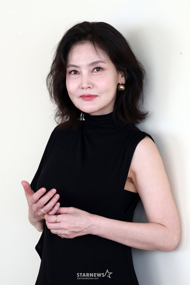 【ソウル=ニューシス】パク·チニ記者=ミュージカル「レンピカ」主演俳優キム·ソニョン(タマラ·ド·レンピカ役)が16日、ソウル鍾路区(チョンノグ)のあるカフェでインタビューを行っている。 2026.04.16.pak7130@newsis.com /写真=パク·ジニ