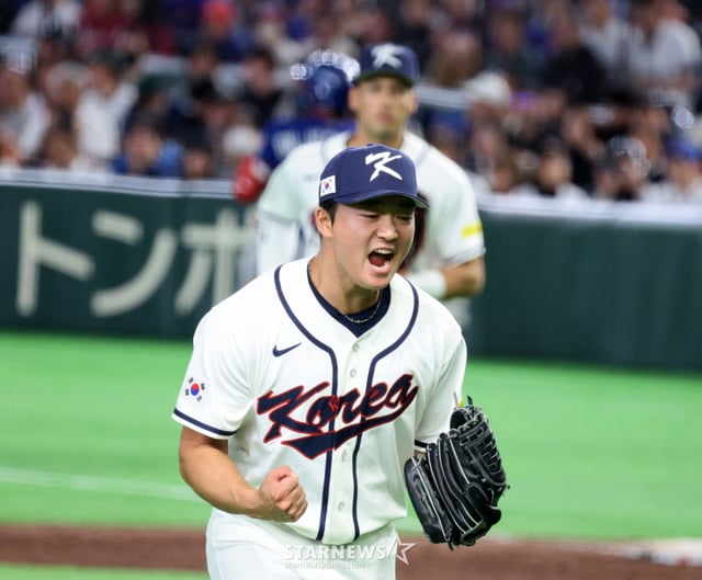 韩国右投手高禹锡在3月8日东京巨蛋举行的2026年WBC东京池组韩国对阵台湾比赛中,于第八局投出无失分表现后欢呼庆祝。2026.03.08. /图片=姜英祚 (Kang Young-jo) cameratalks@