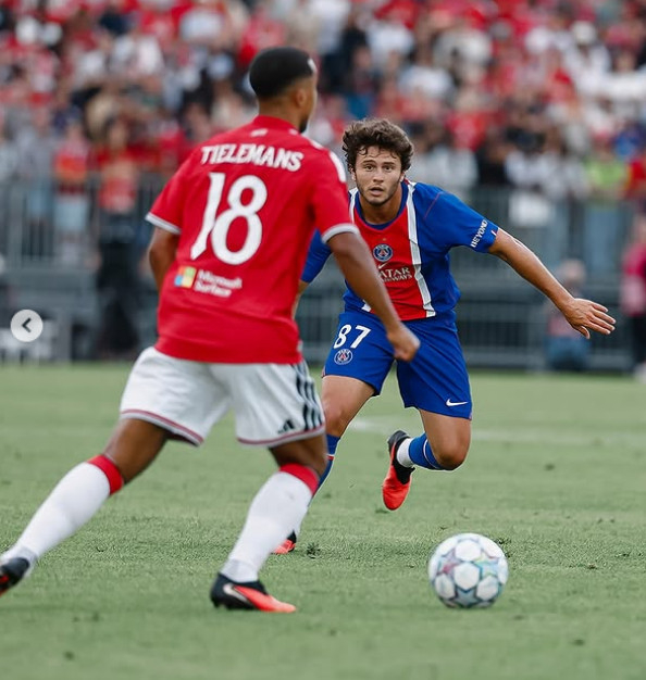 João Neves (derecha). /Foto=Redes sociales oficiales del PSG (recorte)
