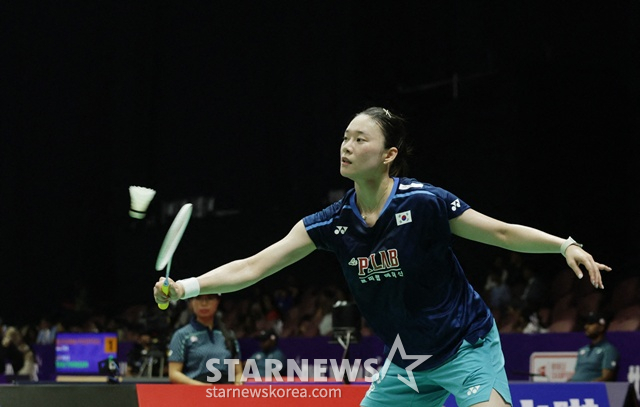 Kim Ga-eun focused intently on the match. /Photo=Reuters via NEWS1