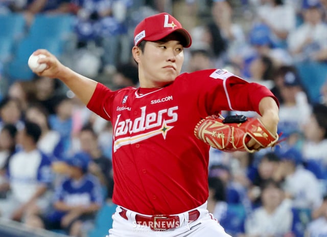 2026 신한 SOL KBO리그 삼성 라이온즈 대 SSG 랜더스 경기가 20일 대구 삼성라이온즈파크에서 열렸다. SSG 선발 최민준이 역투하고 있다. /사진=김진경 kim.jinkyung@