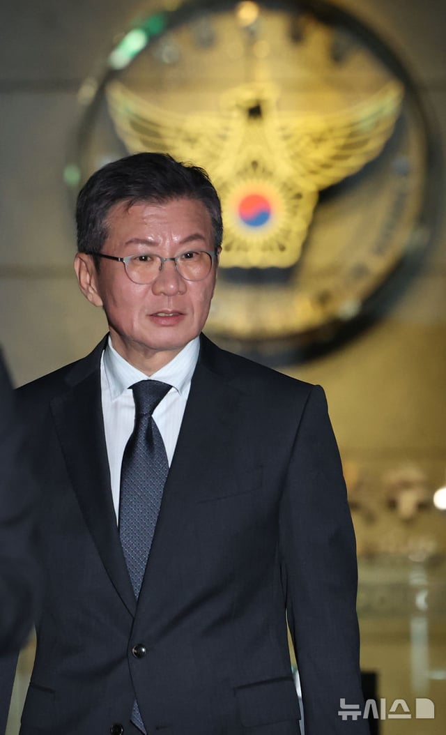정몽규 전 대한축구협회장이 2일 서울경찰청 광역수사단 금융범죄수사대에 출석해 조사를 받은 후 귀가하고 있다. /사진=뉴시스