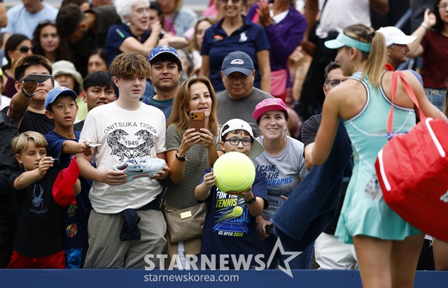 Fans watching the US Open. /Photo=Reuters=NEWS1