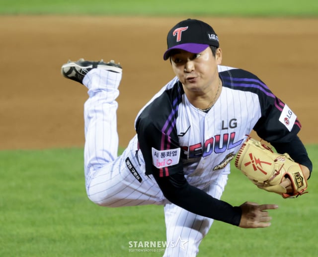 Go Woo-seok, tras regresar a LG, se presentó en el octavo inning del partido entre los Samsung Lions y los LG Twins de la Liga KBO 2026, celebrado el 4 en el estadio Jamsil, con un margen de una carrera. Lanzó sin permitir carreras y salvó la victoria. Go Woo-seok alcanzó los 140 salvamentos. /Foto=Kang Young-jo cameratalks@