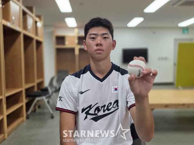 Han Gyu-min of Daejeon High School recently gave an interview to StarNews after completing training for the South Korean U-18 national baseball team at Ulsan Munsu Baseball Stadium. /Photo=Reporter Kim Dong-yoon