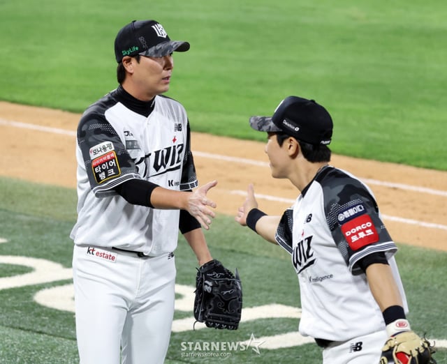 KT 우규민(왼쪽). /사진=강영조 선임기자