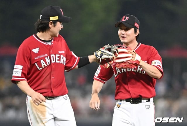 Choi Jung (left) and Kim Sung-hyun.