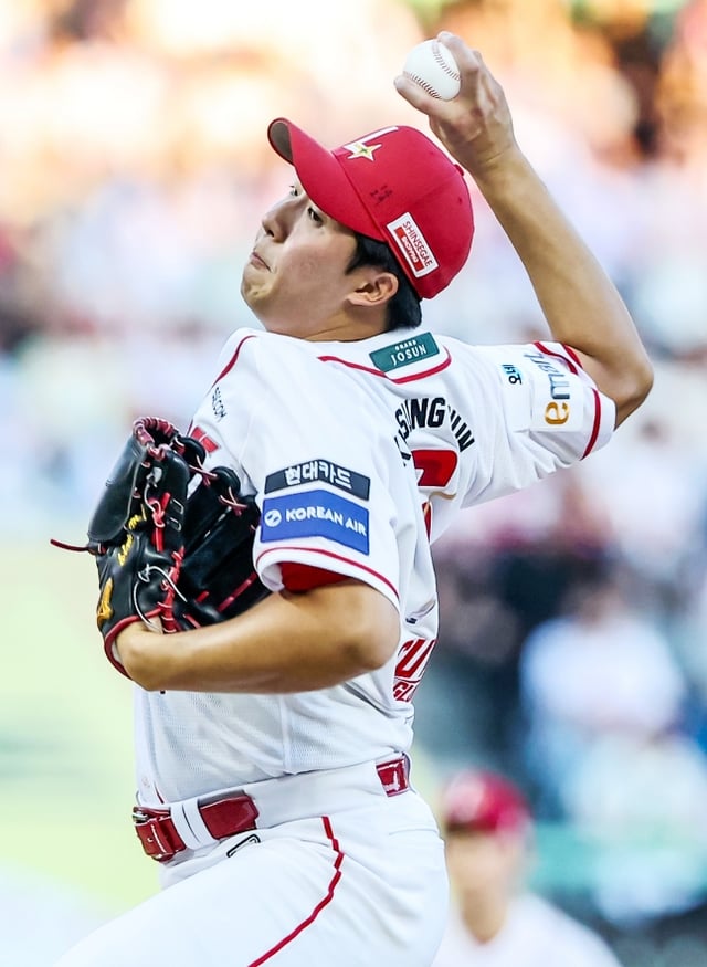 SSG 랜더스 투수 김민준이 5일 인천 SSG랜더스필드에서 열린 두산과 2026 신한 SOL KBO리그 홈경기에 선발 등판해 역투하고 있다. /사진=SSG 랜더스 제공
