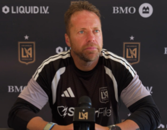 마크 도스 산토스 LAFC 감독이 공식 기자회견에 나서 발언하고 있다. /사진=LAFC 공식 사회관계망서비스(SNS)