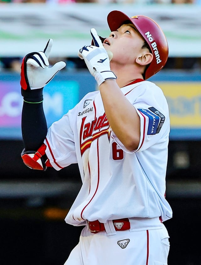 SSG 랜더스 전의산이 5일 인천 SSG랜더스필드에서 열린 두산 베어스와 2026 신한 SOL KBO리그 홈경기에서 4회말 결승 스리런 홈런을 날리고 세리머니를 하고 있다. /사진=SSG 랜더스 제공