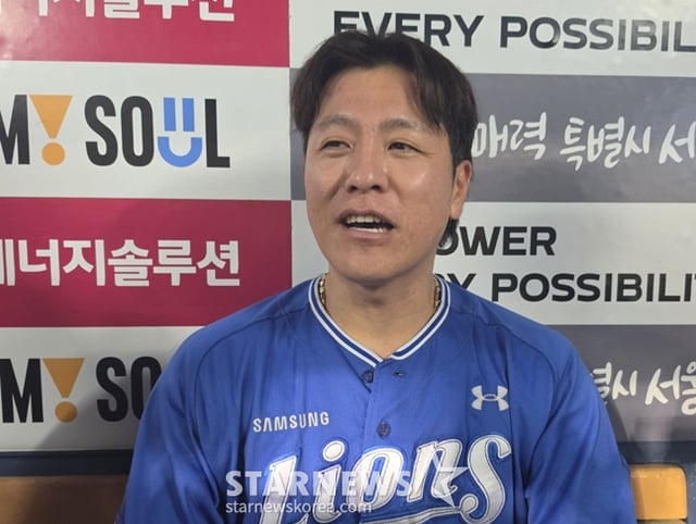 5일 경기를 마친 강민호가 인터뷰에 임하고 있다. /사진=박수진 기자