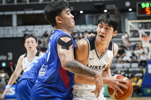 여준석(오른쪽). /사진=대한민국농구협회 제공