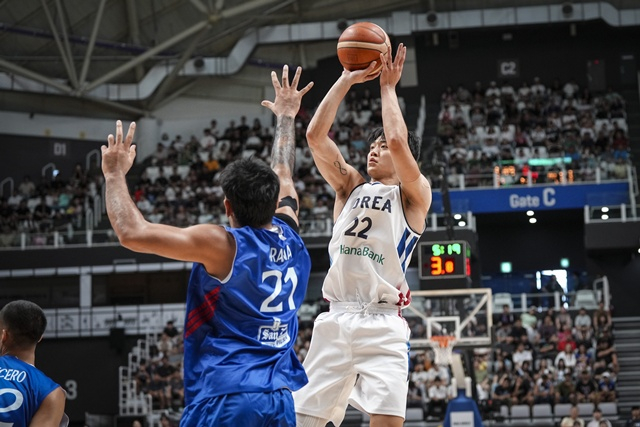 Yeoo Jun-seok (derecha). /Foto=Federación Coreana de Baloncesto
