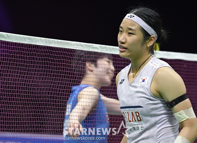 Yamaguchi Akane and An Se-young (right). /Photo=Reuters=NEWS1