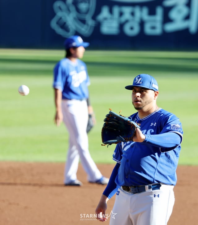 삼성 우완투수 후라도가 6일 잠실야구장에서 열린 2026KBO리그 삼성라이온즈와 LG트윈스 경기에서 경기에서 선발로 나서고 있다.  2026.09.04. /사진=강영조 cameratalks@