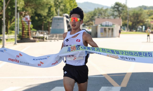 KEPCO đã giành vị trí cao nhất tại Giải Marathon Thống nhất toàn quốc Cúp Tổng thống lần thứ 56 trong hạng mục đội tập thể, đạt 3 lần vô địch liên tiếp. /ảnh=Liên đoàn Điền kinh Hàn Quốc