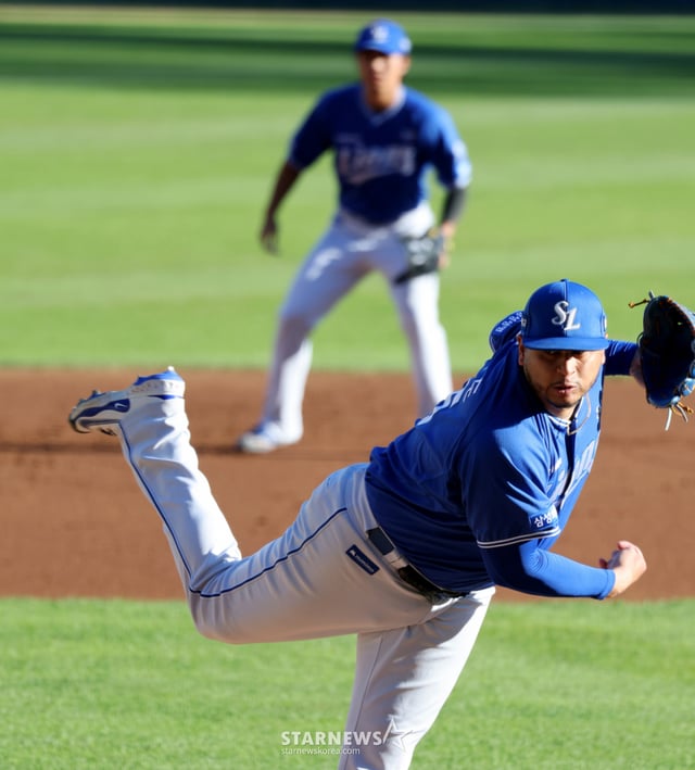 Правша Самсунга Харадо вышел в стартовом составе на матч 2026 KBO Лиги между «Самсунг Лайонс» и «LG Твинс», состоявшийся 6-го числа на стадионе Чамсил. 2026.09.04. /Фото: Кан Ёнджо cameratalks@