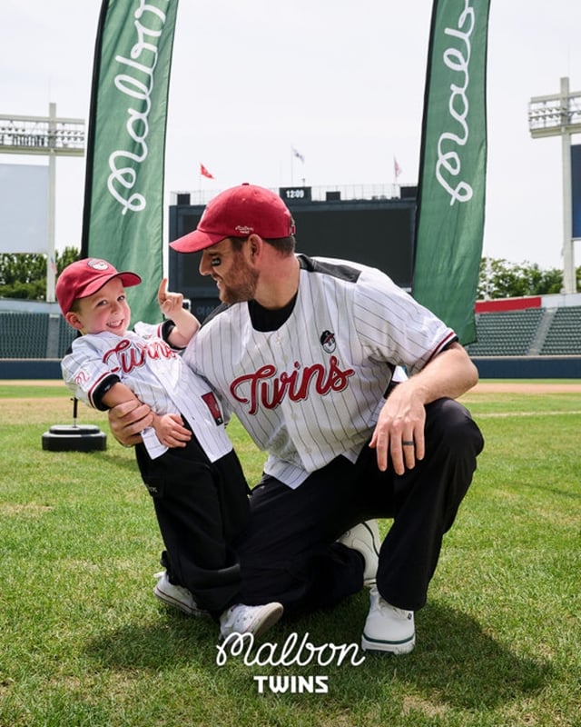 Austin and his son Dallas. /Photo=LG Twins