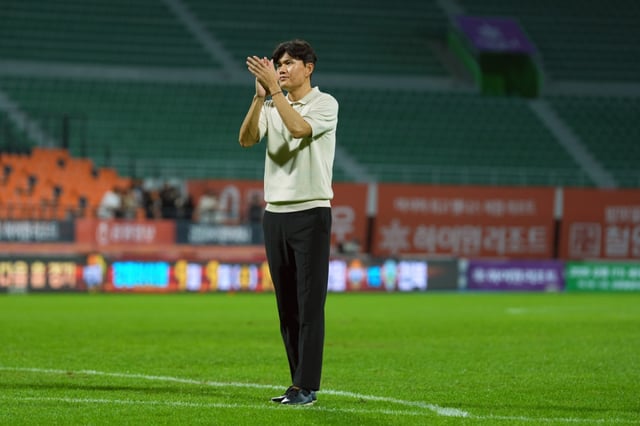 Jeong Kyung-ho, head coach of Gangwon FC. /Photo=Gangwon FC provided