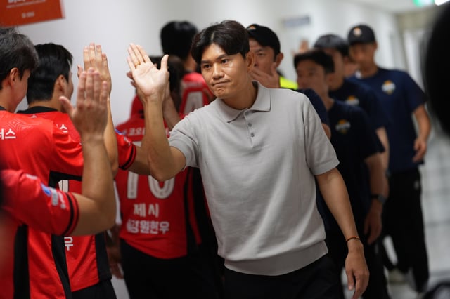 Jeong Kyung-ho, head coach of Gangwon FC. /Photo=Gangwon FC provided