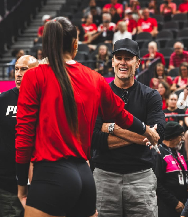Harper Murray (left) and Tom Brady. /Photo=The Sun screenshot