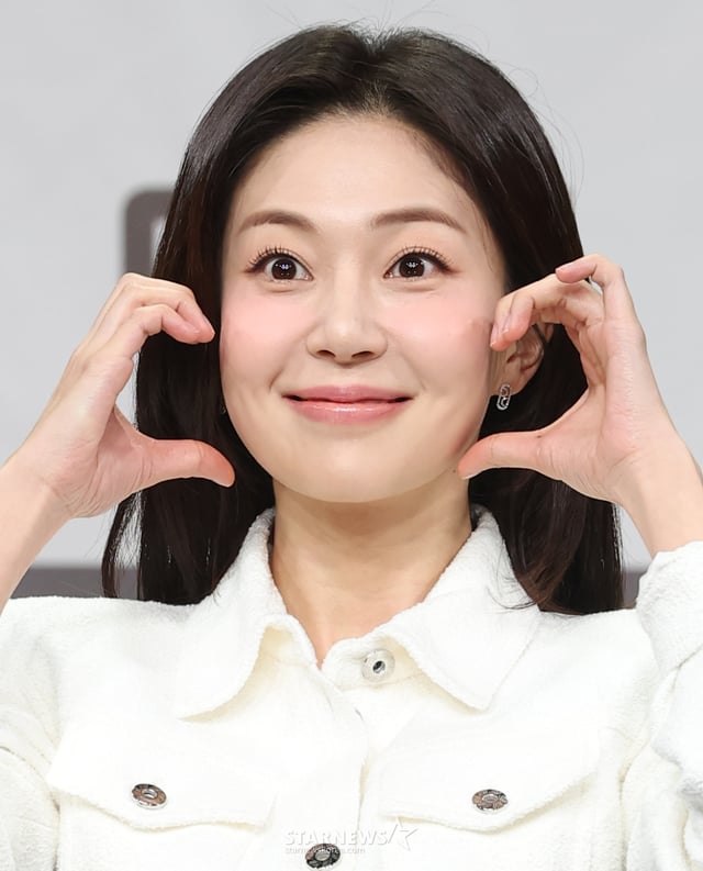 (Seoul=NEWS1) Reporter Kwon Hyun-jin = Actress Baek Jin-hee poses at the production presentation for MBC's new Saturday-Sunday drama 'Judge Lee Han-young' (script by Kim Kwang-min, directed by Lee Jae-jin and Park Mi-yeon), held at MBC's Sangam new building in Mapo-gu, Seoul, on the afternoon of the 2nd. 'Judge Lee Han-young' is a return drama where Judge Lee Han-young, who lived as a slave to a massive law firm, travels back ten years and seeks justice by punishing evil through new choices. 2026.1.2/NEWS1 Copyright © NEWS1. All rights reserved. Unauthorized reproduction, redistribution, or use for AI training is prohibited. /Photo=NEWS1) Reporter Kwon Hyun-jin
