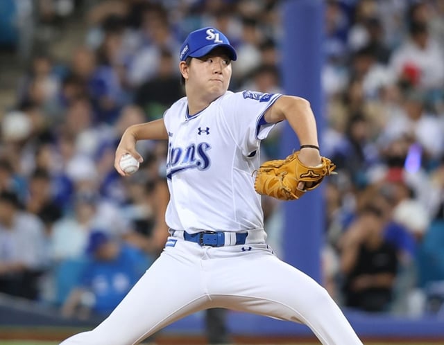 Jang Chan-hee, quien no permitió carreras al entrar en el octavo inning. /Foto=Samsung Lions