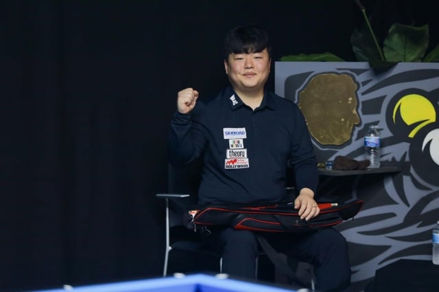Jo Myeong-woo celebra tras coronarse campeón en la 'Copa Mundial de Billar de Tres Bandas de Lieja 2026', que concluyó el día 7 en Lieja, Bélgica. /Foto=proporcionada por la Federación Coreana de Billar