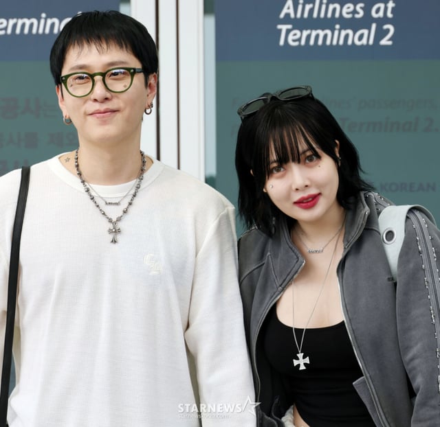 歌手のヒョナ(HyunA)とヨン·ジュンヒョンがシンガポールフェスティバルの日程のため出国していた姿。 2025.09.30 /写真=イム·ソンギュンtjdrbs23@