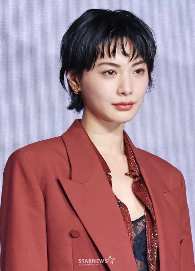 배우 나나가 9일 오후 서울 JW 메리어트 동대문에서 진행된 넷플릭스 오리지널 시리즈 '스캔들' 제작발표회에 참석해 포즈를 취하고 있다. 조선시대 여성으로만 갇혀 살기에는 뛰어난 재능을 가진 여인 ‘조씨부인’과 조선 최고의 연애꾼 ‘조원’이 벌이는 발칙하고도 위험한 사랑 내기, 그리고 그 내기에 얽힌 한 여인 ‘희연’의 이야기 '스캔들'은 오는 18일 공개된다. /2026.09.08 /사진=이동훈 photoguy@