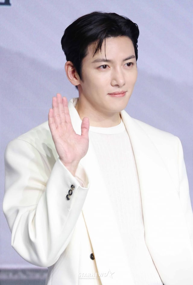 El actor Ji Chang-wook posó el 9 de la tarde en el JW Marriott Dongdaemun Seúl durante la rueda de prensa para la producción de la serie original de Netflix 'Scandal'. 'Scandal' narra la historia de una apuesta atrevida y peligrosa entre la talentosa mujer 'Lady Jo', atrapada en el papel de mujer de la dinastía Joseon, y 'Jo Won', el mejor romántico de Joseon, así como la historia de una mujer llamada 'Hee-yeon' involucrada en dicha apuesta. La serie se estrenará el 18. /2026.09.08 /Foto=reportero Lee Dong-hoon photoguy@