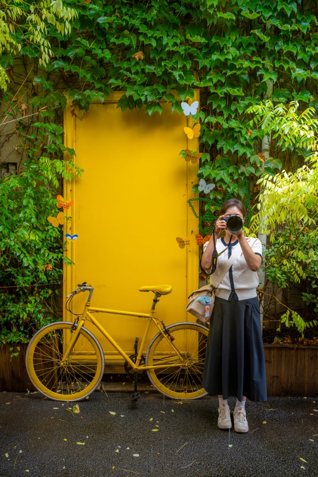 A yellow bicycle and a gate encountered in the alley of Mollae-dong.