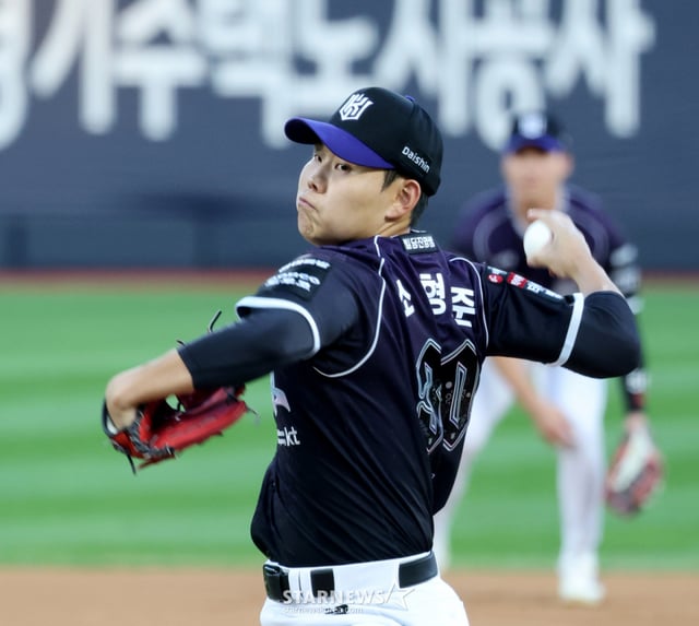 KT 우완투수 소형준이 8일 수원KT위즈파크에서 열린 2026KBO리그 KT위즈와 SSG랜더스 경기에서 선발로 나서고 있다. 2026.09.08. /사진=강영조 cameratalks@