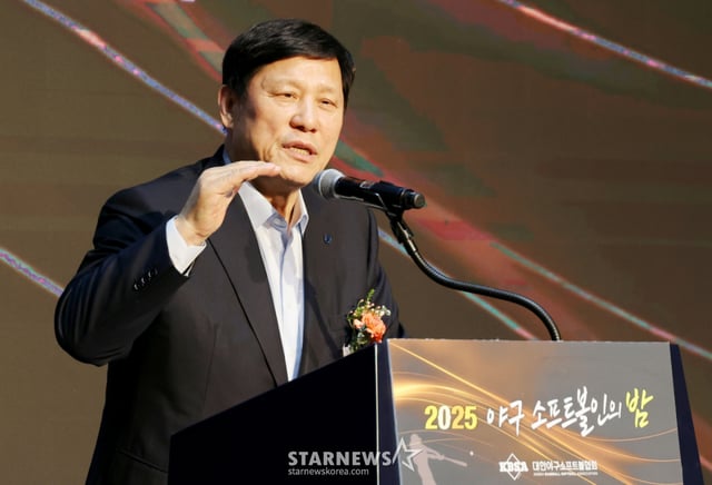 허구연 KBO총재가 15일 올림픽파크텔에서 열린 2025 야구소프트볼인의 밤에서 축사를 하고 있다.. 2025.12.15. /사진=강영조 cameratalks@