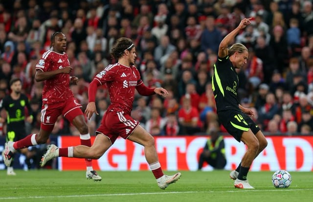 Marcos Llorente (a la derecha) anota el gol inicial contra el Liverpool en el partido de la primera jornada de la fase de liga de la UEFA Champions League (UCL) disputado el día 10 (hora coreana) en Anfield, Liverpool, Reino Unido. /Foto=Redes sociales oficiales del Atlético de Madrid